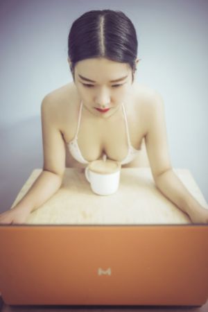 美女喷水视频